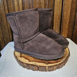 UGG Chocolate Brown Classic Short Suede Boots Womans Size 5